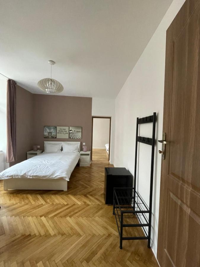 Schei Central Studios In The Heart Of Braşov Exteriör bild