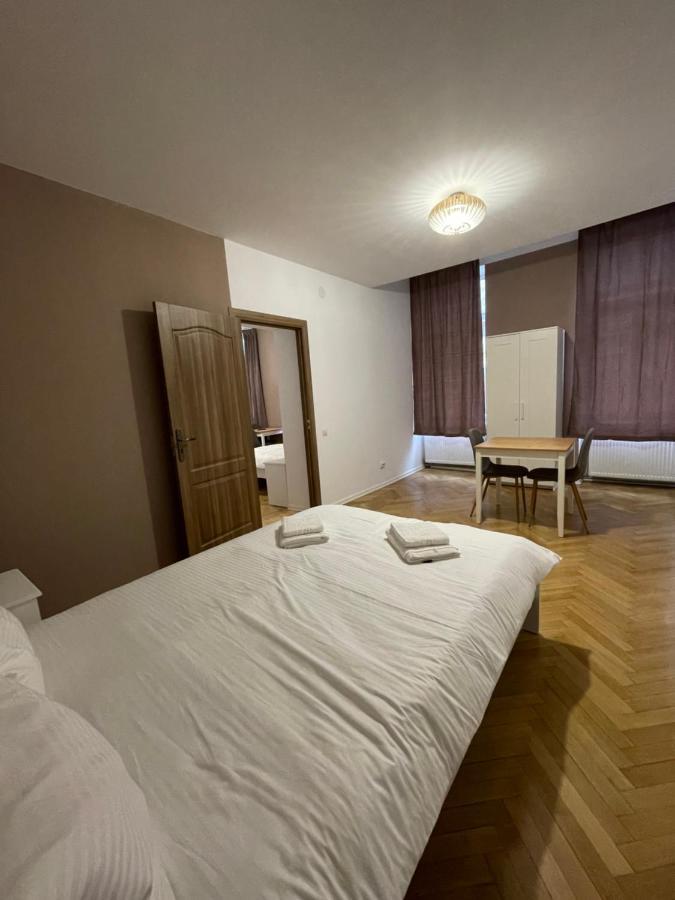 Schei Central Studios In The Heart Of Braşov Exteriör bild