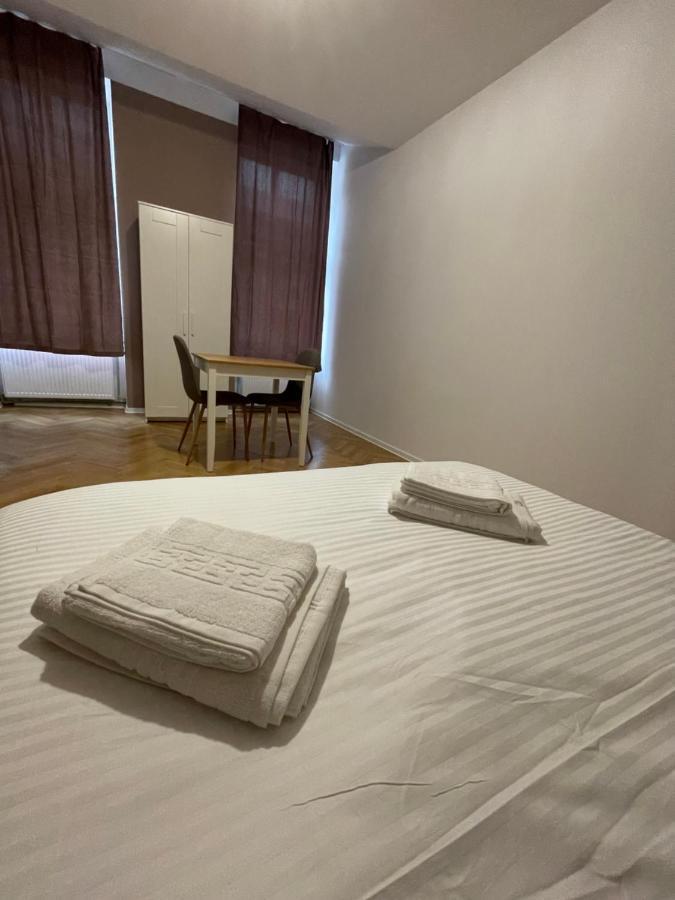 Schei Central Studios In The Heart Of Braşov Exteriör bild